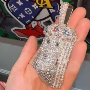 จี้พระเยซูประดับมอสซาไนต์ทรงโคลเวอร์หรูหราสไตล์ฮิปฮอป เงินแท้ 925 ขนาด 2.5 นิ้ว  แบบสั่งทำพิเศษประดับมอสซาไนต์เต็มชิ้นสำหรับผู้ชาย - Product Image 3