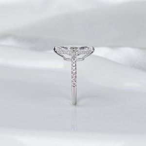 แหวนหมั้นเพชรทรงมาร์คีส์ 3 กะรัต เพชรเลี้ยงในห้องปฏิบัติการ ประดับด้วยวงแหวนรอบเพชรแบบซ่อน ได้รับการรับรองจาก IGI สี E ความสะอาด VVS1 ทองคำขาว 14K ดีไซน์เรียบหรู - Product Image 3