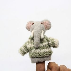 Lindo conejo de fieltro de peluche con suéter verde tejido, juguete de peluche suave unisex para mayores de 3 años - Product Image 4