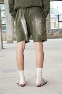 Pantalones cortos Bermuda de algodón verde oliva para hombre con cintura con cordón y bolsillos laterales, pantalones cortos casuales de longitud media - Product Image 6