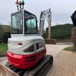 รถขุดขนาดเล็ก Takeuchi TB250-2 ระดับพรีเมียม พร้อมแรงขุดทรงพลัง ใช้งานได้อย่างมีประสิทธิภาพ และโครงสร้างที่ทนทาน - Product Image 3