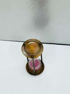 Reloj de Arena de 4'' de Latón Macizo con Acabado Antiguo, Diseño 3D de Ángel Animal |   Pie Decorativo Vintage para Mesa de Graduación - Product Image 3