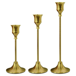 Portavelas de metal de forma clásica para exhibir velas cónicas con un atractivo estético elegante y atemporal - Product Image 6