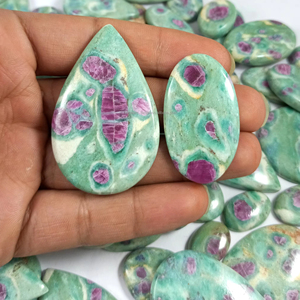 Pierre précieuse naturelle de qualité supérieure en rubis fuchsite, taille et forme libres, faite à la main, pour la création de bijoux, Radha Arts - Product Image 1