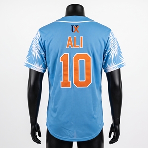 เสื้อซอฟต์บอลสีฟ้าสกายบลูแบบสั่งทำพิเศษ แขนเสื้อลายต้นปาล์มแบบทรอปิคอล ปักลายสีส้มพร้อมชื่อและหมายเลขแบบปัก ติดกระดุม - Product Image 3