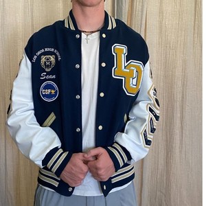 Blouson universitaire unisexe personnalisé pour l'hiver, design patchwork, extérieur en lin, lettres brodées, tissu polaire, 100% coton à l'avant - Product Image 2