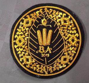 Écussons de mode de luxe personnalisés en velours brodé, ornés de perles, strass et paillettes, en forme d'aile, avec attache épingle de sûreté pour - Product Image 5