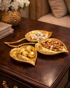 Juego de 3 bandejas decorativas con asas, chapadas en oro, de la marca Trusted Choice, para aperitivos y dulces - Product Image 1