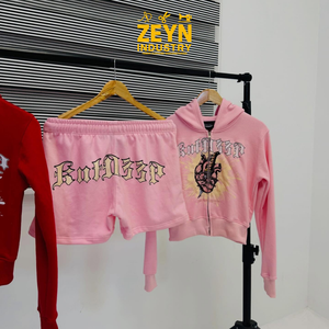 ชุดเซ็ตเสื้อฮู้ดและกางเกงขาสั้น 2 ชิ้นสำหรับผู้หญิงจาก ZEYN INDUSTRY พร้อมกระดุม ลายตัวอักษรพิมพ์บนผ้าตาข่าย ผ้าฝ้าย สีชมพูแดง สไตล์พังก์ สำหรับฤดูร้อน - Product Image 3
