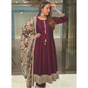 Vestido de noche bordado pesado de diseñador con apariencia de fiesta Dupatta que incluye vestido de trabajo de secuencia - Product Image 5