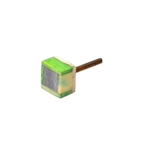 Perillas de puerta de resina epoxi brillante con base de madera y moldura de cuero, perfectas para temas interiores artísticos - Product Image 1