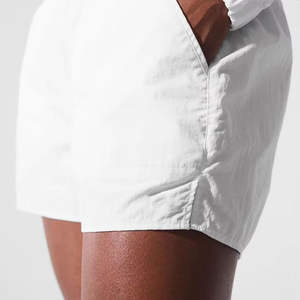 กางเกงขาสั้นผู้ชายสไตล์สตรีท ระบายอากาศได้ดี น้ำหนักเบา ลายเรียบ ผ้าแคนวาสโพลีเอสเตอร์/คอตตอน เป็นมิตรกับสิ่งแวดล้อม เหมาะสำหรับการฝึกซ้อม - Product Image 4