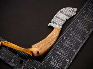 Cuchillo de Caza de Acero de Damasco con Punta Caída y Mango de Madera, Diseño Ergonómico Personalizado, Hoja Ligera para Exteriores - Product Image 3