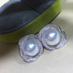 Nouvelles boucles d'oreilles en argent pur S925 avec perle naturelle de style cool, 9-10 mm rondes, parfaitement assorties à une bague de même style - Product Image 1