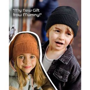 Bonnet en tricot côtelé épais avec patch en cuir et logo personnalisé, chaud pour l'hiver, unisexe, à revers, style slouchy, pour le ski, vente en gros - Product Image 4