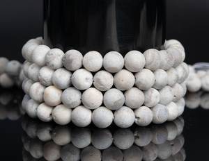 Piedras sueltas redondas de drusa blanca mate natural para la fabricación de joyas, pulseras, collares y manualidades DIY. - Product Image 6