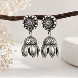 Boucles d'oreilles pendantes fantaisie ethniques plaquées argent antique en gros pour femmes, forme personnalisée, directement de l'usine de Bollywood - Product Image 6