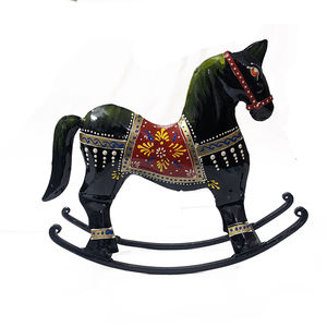 Caballo balancín de hierro de alta demanda, ideal para decoración de estanterías de estudio, mostradores de recepción y uso profesional con atractivo visual. - Product Image 4