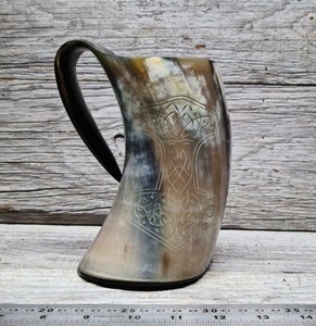 FAIZA CRAFT Tazas de Cuerno de Búfalo Vikingas Hechas a Mano de Primera Calidad, Duraderas, Cuerno Natural Pulido para Cerveza, Hidromiel y Eventos Medievales - Product Image 3