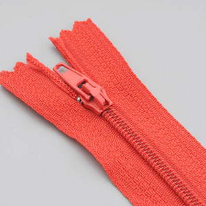 Fermeture éclair en nylon écologique personnalisée à extrémité fermée avec curseur à verrouillage automatique 3 #   5 #   8 #   Tailles pour vêtements, bagages, sacs et textiles de maison - Product Image 2