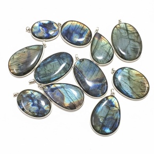Collier multi-pendentifs en argent sterling 92,5 avec serti clos et labradorite - Product Image 1