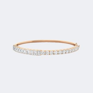 Bracelet jonc en diamants ronds et taille émeraude sertis à griffes, 4.00 CTW - Product Image 3