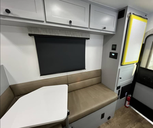 Autocaravanas de Lujo Soaring E-a-g-l-e Campers A-e-r-i-e 8.0, Remolques de Viaje Económicos y Listos para Enviar - Product Image 3