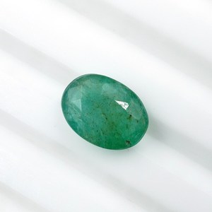 พลอยมรกตธรรมชาติ HAYAAT GEMS น้ำหนัก 1.40 กะรัต รูปทรงวงรีเหลี่ยมเพชรพลอย สีเขียว สำหรับทำแหวน ขนาด 9x6.5x3.5 มม. - Product Image 5