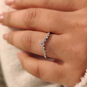 Bague de fiançailles élégante en moissanite taille ronde, en argent sterling 925 plaqué or, bague de promesse, bijou raffiné pour mariage, cadeau - Product Image 2