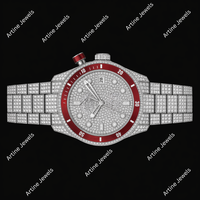 Montre à quartz en acier inoxydable avec lunette rouge sertie de diamants et de moissanite |   Montre de luxe personnalisée entièrement pavée de pierres