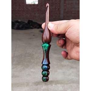 Outil de crochet artisanal en bois et résine lisse et confortable pour l'artisanat en bambou et en bois - Product Image 2