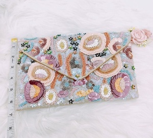 Sac bandoulière artisanal en or olive avec perles florales pour femmes et jeunes filles, sacs à main brodés de fleurs turquoise et corail 2026 - Product Image 3