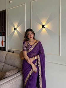 Sari en soie violette avec bordure en dentelle brodée, tenue traditionnelle indienne pour femmes, pour les occasions de mariage et de Diwali, séchage rapide, protection solaire - Product Image 6