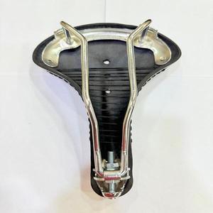 Asiento de Bicicleta Estilo Cuero con Remaches Negros Clásicos, Rieles Dobles de Acero, Cojín Cómodo, Ligero y Duradero para Bicicleta de Carretera - Product Image 5