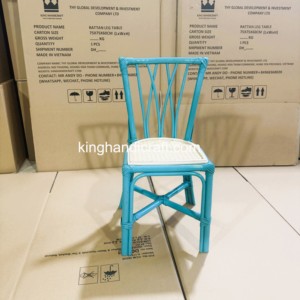 Chaises en rotin faites à la main pour enfants, idéales pour la location événementielle, les anniversaires, les mariages, les cabines photo et la décoration de lieux de fête - Product Image 1