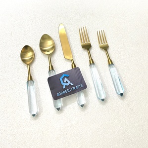 Meilleure Vente : Ensemble de Service à Salade en Résine, Plateau en Résine, Couverts en Acier Inoxydable, Manche en Acrylique, Couverts Dorés, Plats de Service, Cuillère - Product Image 3