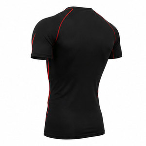 Camiseta de compresión avanzada diseñada para brindar soporte muscular específico sin comprometer la transpirabilidad ni la comodidad. - Product Image 6