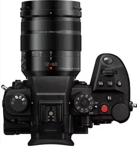 กล้องมิเรอร์เลส <span class=keywords><strong>Lumix</strong></span> <span class=keywords><strong>GH7</strong></span> พร้อมเลนส์ 12-60 มม. F/2.8-4 การ์ด SD 64GB ถ่ายวิดีโอ 4K 8K ซูมดิจิตอล 16 เท่า หน้าจอ IPS 2.8 นิ้ว รุ่น DC-GH7LK - Product Image 3
