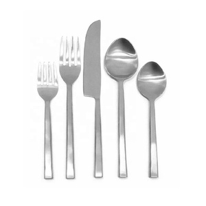 Juego de Cubiertos de Acero Inoxidable Tradicional Hecho a Mano con Pulido Espejo para Uso en el Hogar, Hoteles y Restaurantes - Product Image 1