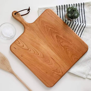 Planche à découper en bois de qualité supérieure pour la préparation des aliments sur le comptoir de cuisine, viande et légumes - Product Image 1