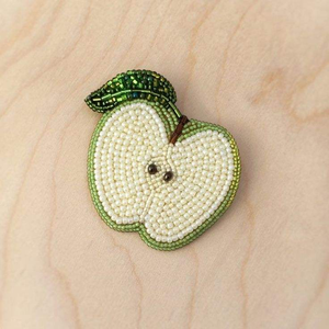 Broche artisanale unique en broderie perlée, motif floral artistique, avec cristaux, pour vestes, robes et usage mode - Product Image 3