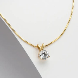 Collier pendentif pour femme en argent sterling 925 avec moissanite ronde de 1,0 carat, serti de 3 griffes, plaqué or jaune 18 carats, pour usage quotidien - Product Image 2