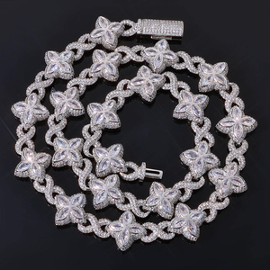 Collier à maillons floraux en moissanite, collier floral serti de pierres, bijoux de luxe, cadeau pour femme, élégant et tendance - Product Image 1