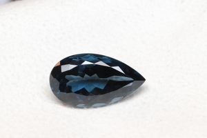 พลอยโทแพซลอนดอนแท้ - รูปทรงลูกแพร์ขนาด 16x12 มม. เจียระไนเหลี่ยม สีน้ำเงินเข้ม สำหรับทำเครื่องประดับ - Product Image 3