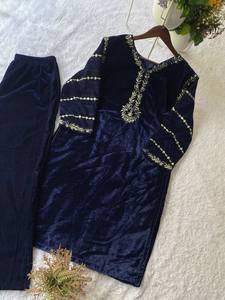 Conjunto de Kurti y Pantalón de Terciopelo con Bordado de Lentejuelas, Completamente Cosido, Listo para Usar, Atuendo Étnico Festivo de Lujo para Fiestas, Talla - Product Image 5