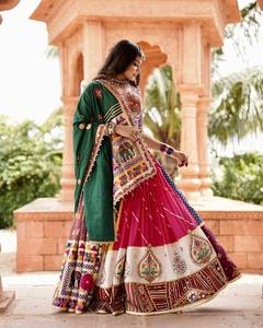 Lehenga Choli con Estampado Digital de Bloques de Color y Trabajo de Espejo, Dupatta de Encaje, Algodón Muselina, Atuendo Étnico para Fiesta de Boda para Mujer - Product Image 3