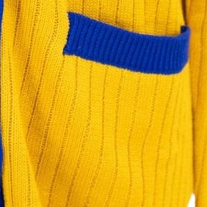 เสื้อคาร์ดิแกนไหมพรมสีทองแบบสั่งทำพิเศษของ Sigma Gamma Rho ติดกระดุมด้านหน้า แขนยาว แฟชั่นลำลอง สวมทับเป็นเลเยอร์ได้ สวยสง่า เหมาะสำหรับเป็นชุดทีม - Product Image 4