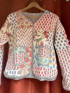 Chaqueta de Mujer Hecha a Mano en India, de Algodón Tejido, Acolchada, Reversible, con Estampado Animal, Manga Tres Cuartos, Cierre de Pullover, Estilo Blazer - Product Image 6