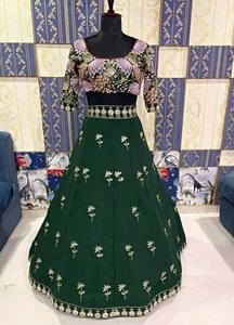 Lehenga Choli Verde Oscuro Bordado con Dupatta – Diseño Floral para Novias, Bodas y Fiestas para Mujer - Product Image 2