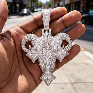 Pendentif Croix en Corne de Bélier Plaqué Or Glacé avec Moissanite, Collier Hip Hop Micro-Pavé Bling Charm - Product Image 2